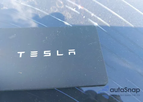 2018 Tesla Model 3 Long Range/Performance z USA, uszkodzony, nr VIN 5YJ3E1EB2JF121338